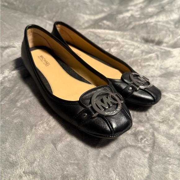 MICHAEL KORS Black Flats with Silver Logo size 6.5 U.S - Picture 5 of 6